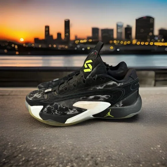 ✅Nike Air Jordan Luka 2 TB Men's Size 9.5 Black Volt Basketball Shoes Sneakers - Picture 1 of 10